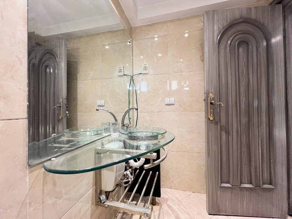 ELITE Premium 3 En-Suites Nile Residence