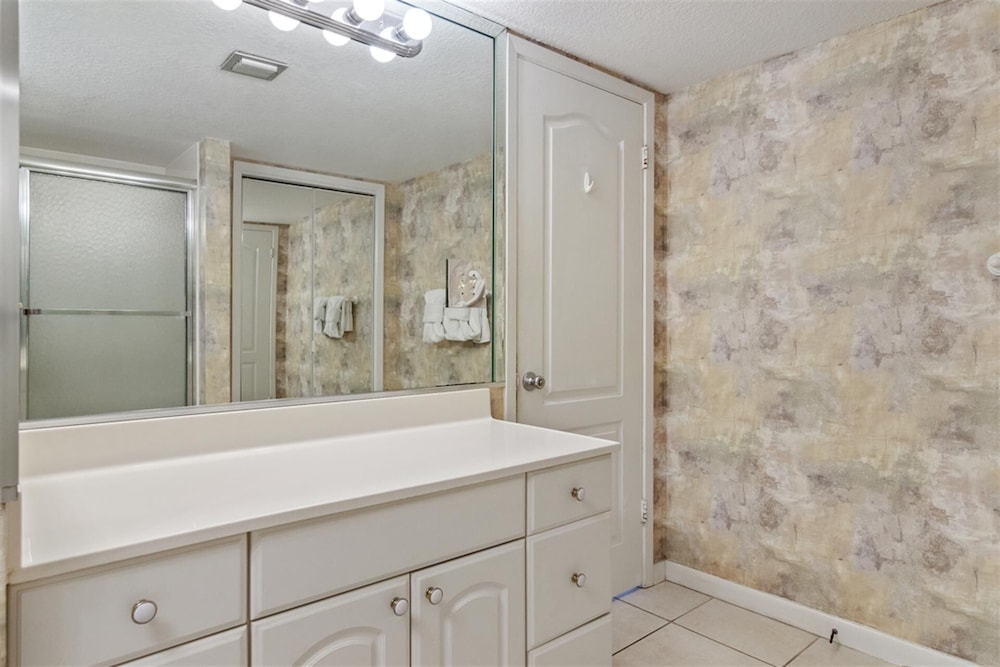 Shoreline Towers 1111 3 Bedroom Condo