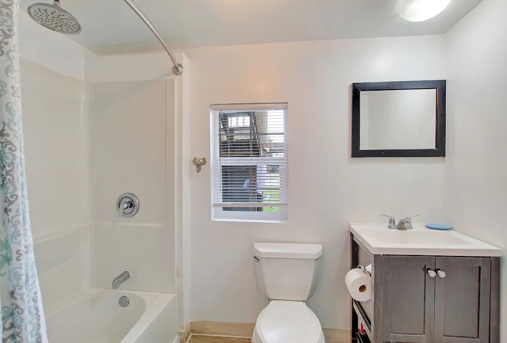 New Listing! Boogie Down & Surfs Up: 2-unit 4 Bedroom Duplex