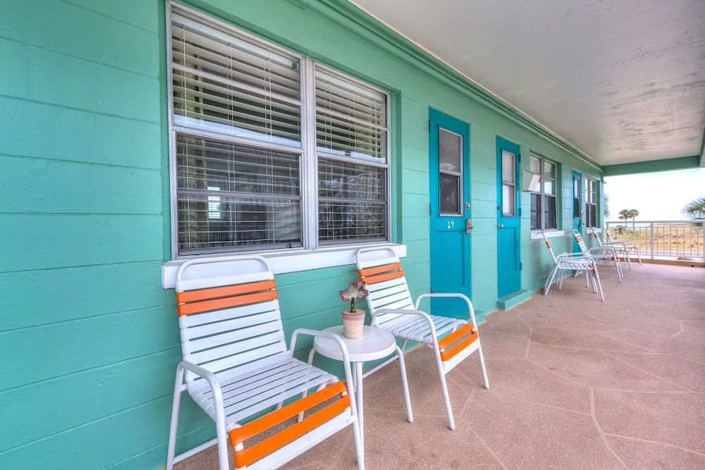 Tropic Terrace #29 - Beachfront Rental 1 Bedroom Apts by RedAwning