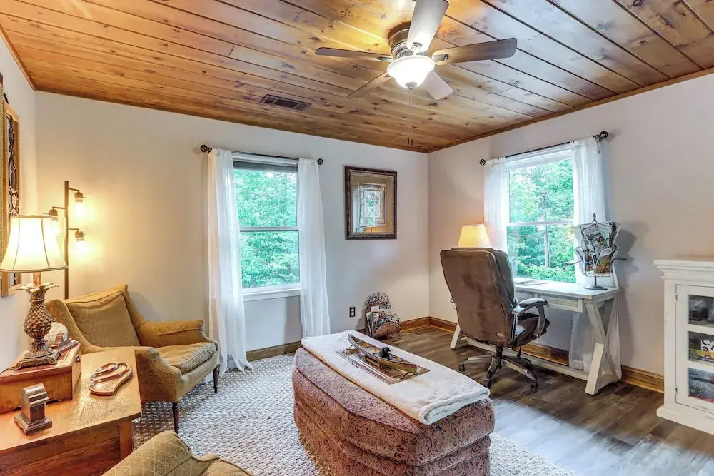 Ellijay Mtn Cabin w/ Hot Tub & Community Perks