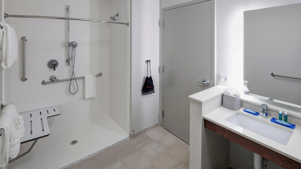 Holiday Inn Express & Suites Orlando At SeaWorld by IHG