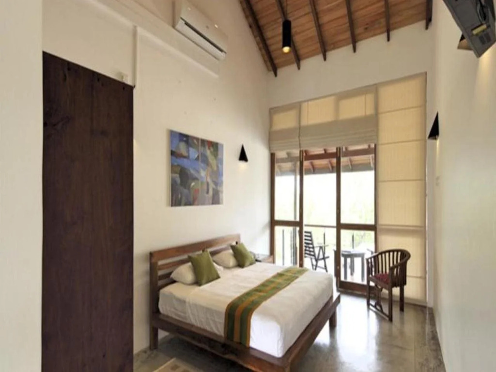 Hotel Athgira