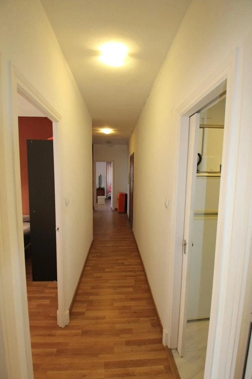 4 BEDROOMS -SENECA Center Apartment