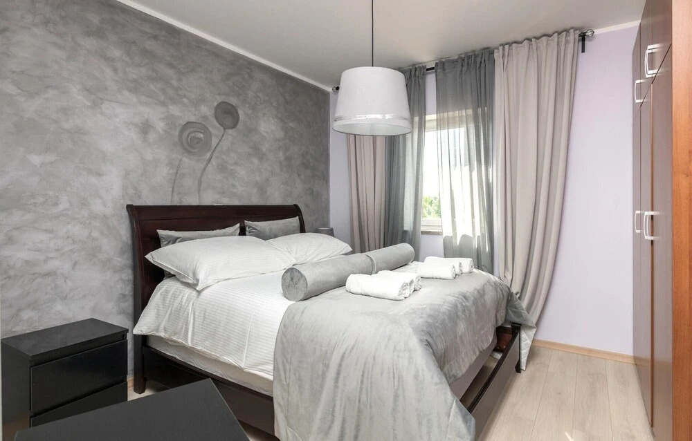 Stunning Home in Sumber with Outdoor Swimming Pool, Hot Tub & 3 Bedrooms