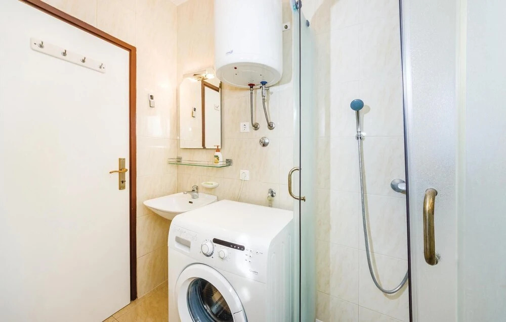 Nice Home in Sukosan With Wifi and 6 Bedrooms