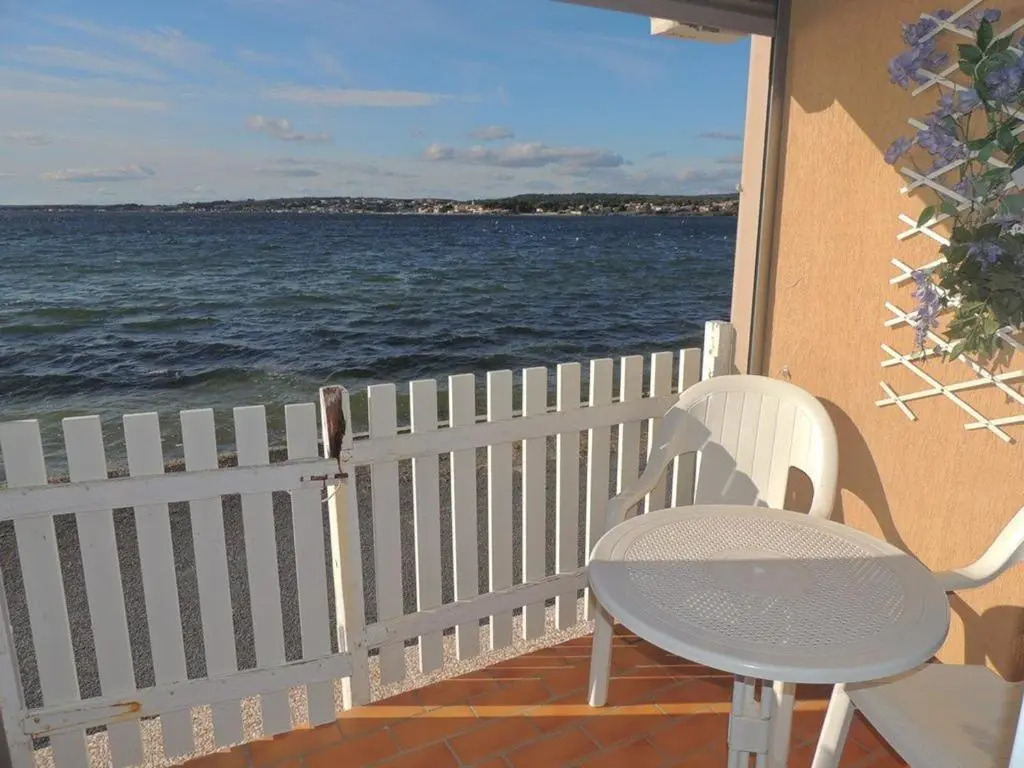Appartement Balaruc-les-Bains, 1 pièce, 2 personnes - FR-1-571-38