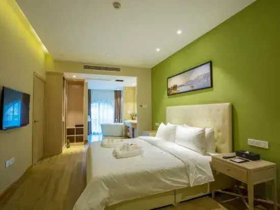 Xianhua Sandalwood Lakeside Hotel