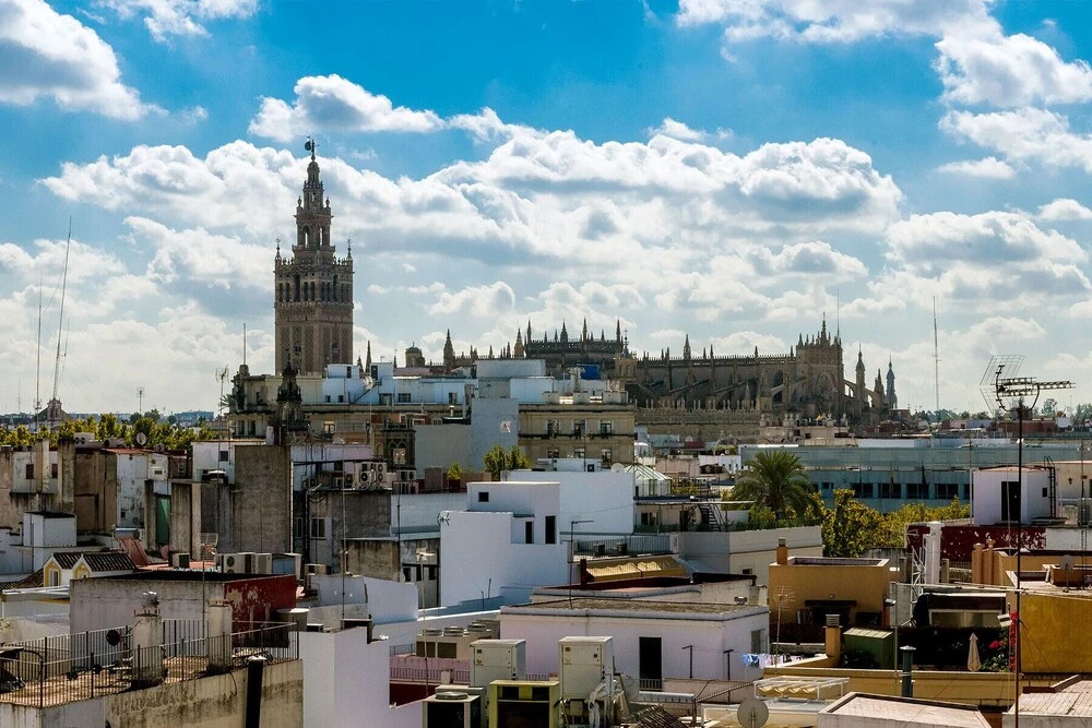 Wonderful Location in La Magdalena Square 2 BD Apartment With Great Views. San Pablo IV