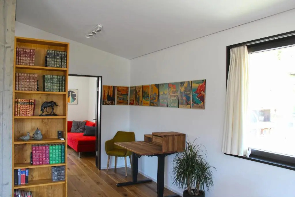3,5 Zimmer Dachwohnung: Modern, komfortabel, zentral, mit Bergsicht
