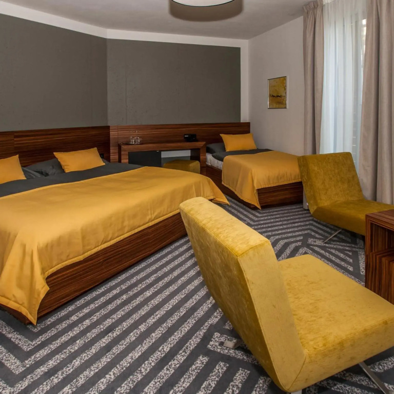 Hotel 99