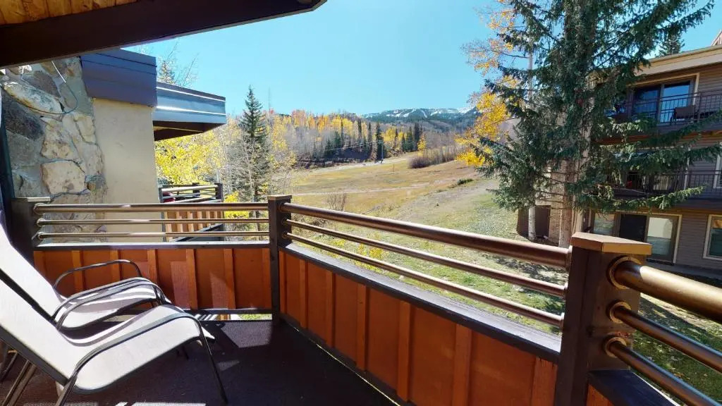 Laurelwood Condominiums Studio Deluxe Unit 414