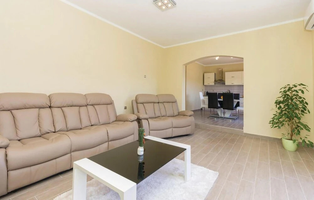 Nice Apartment in Zadar With 3 Bedrooms, Wifi and Outdoor Swimming Pool