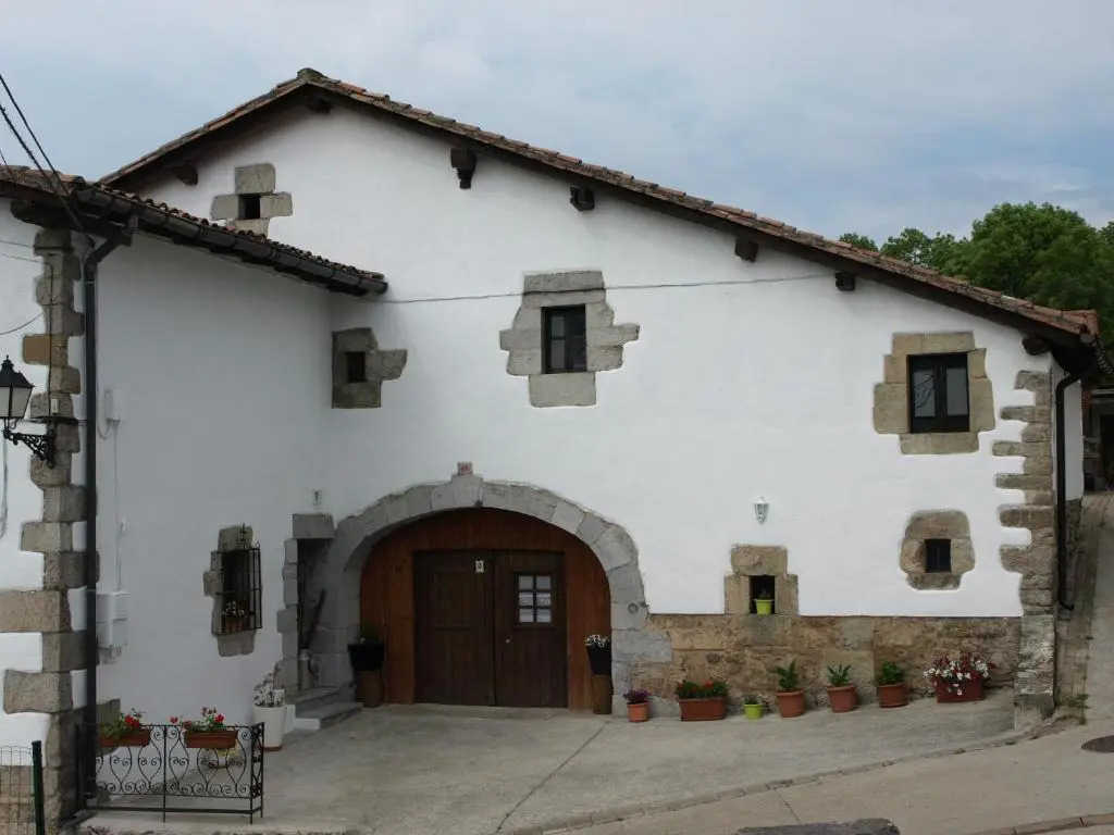 House With 5 Bedrooms in Baráibar, With Wonderful Mountain View, Furni