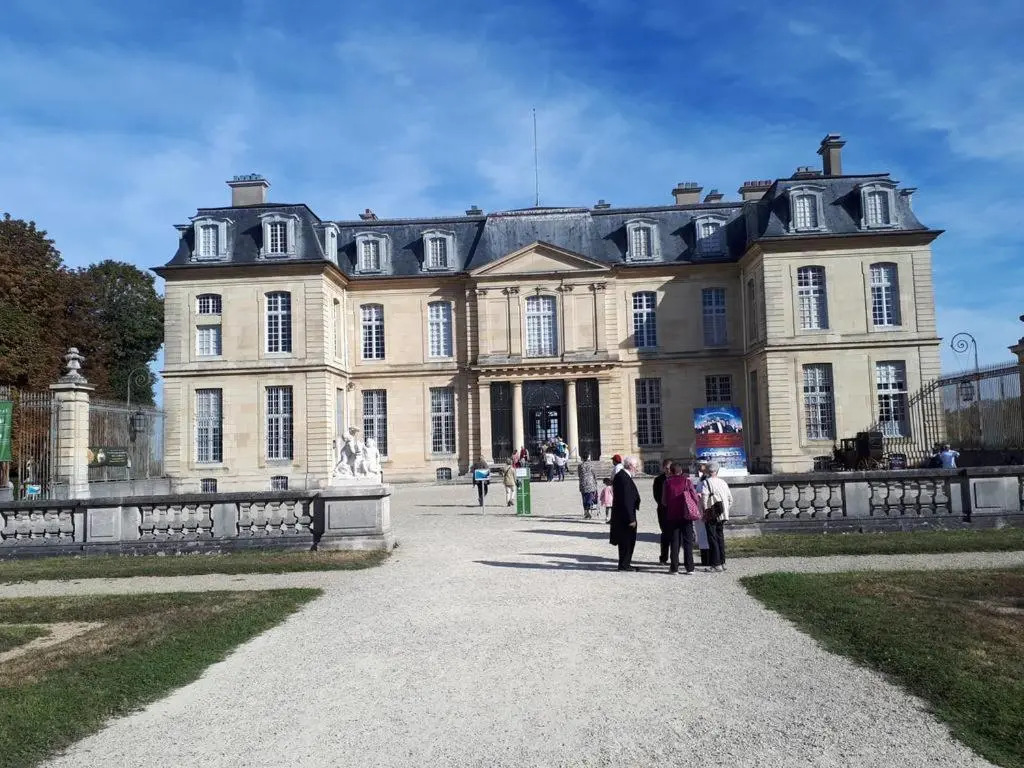 D&E - PARIS-DISNEY - HOLIDAYS APARTMENT - APPARTEMENT DE VACANCES - 5 CHAMBRES- 5 SDB - 5 BEDROOMS - 5 BATHROOMS - Netflix