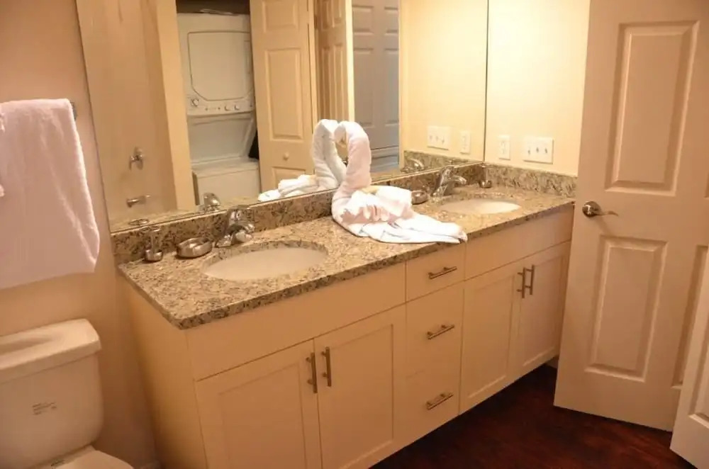 Lucaya 3 Bedroom 2 Bath Townhome With Flat Screen TV