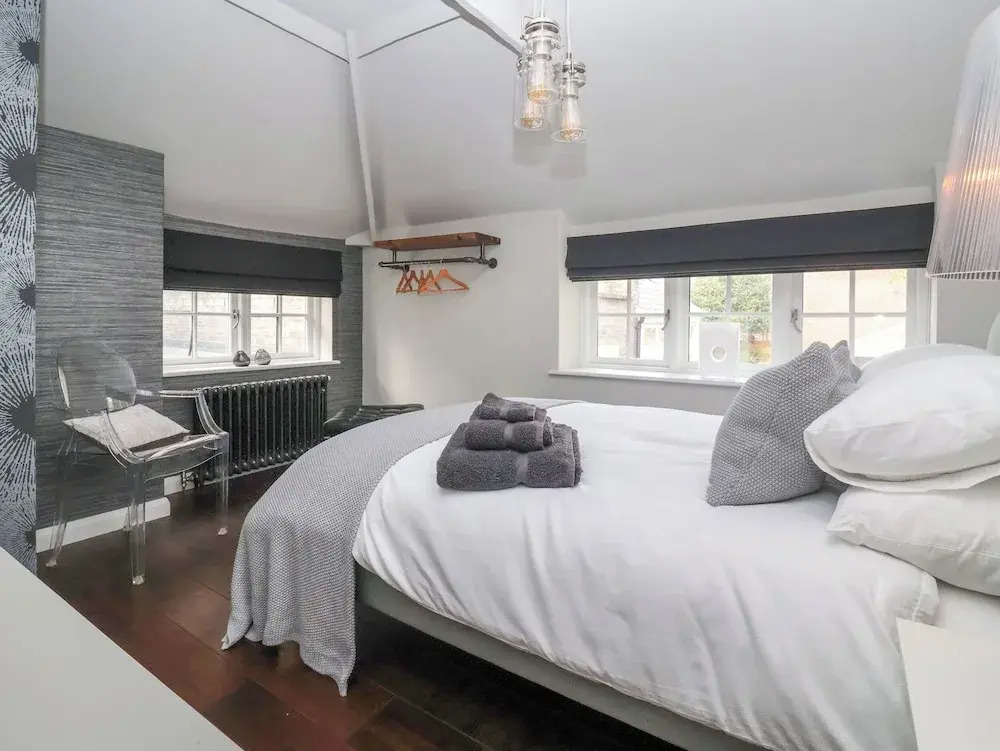 12 Cross Street