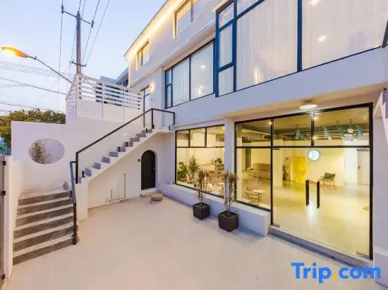 2nd-Home Hostel