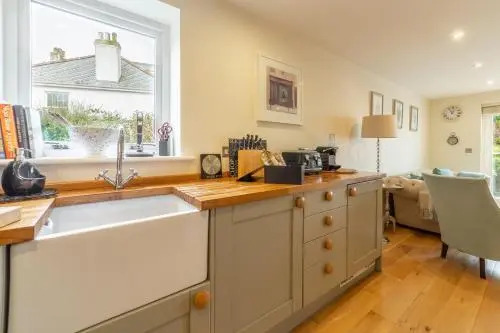 6 Sandy Lane