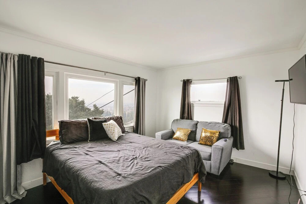 Convenient Whittier Retreat: Furnished Deck, Views