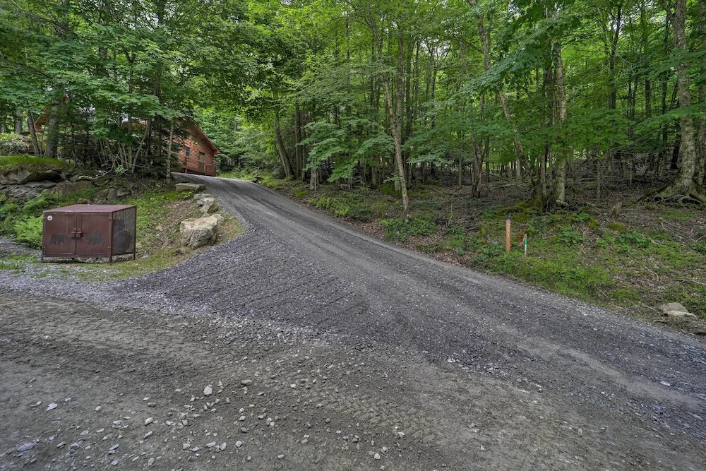 2 Decks & Fire Pit: Scenic Beech Mountain Retreat!