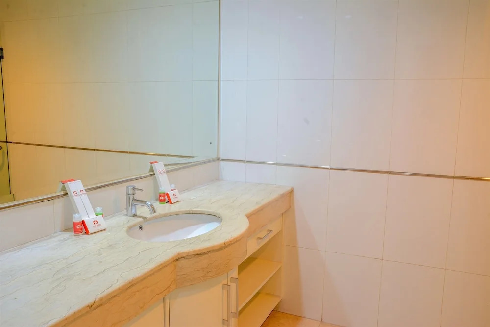 Spacious FX Residence with Mall Access