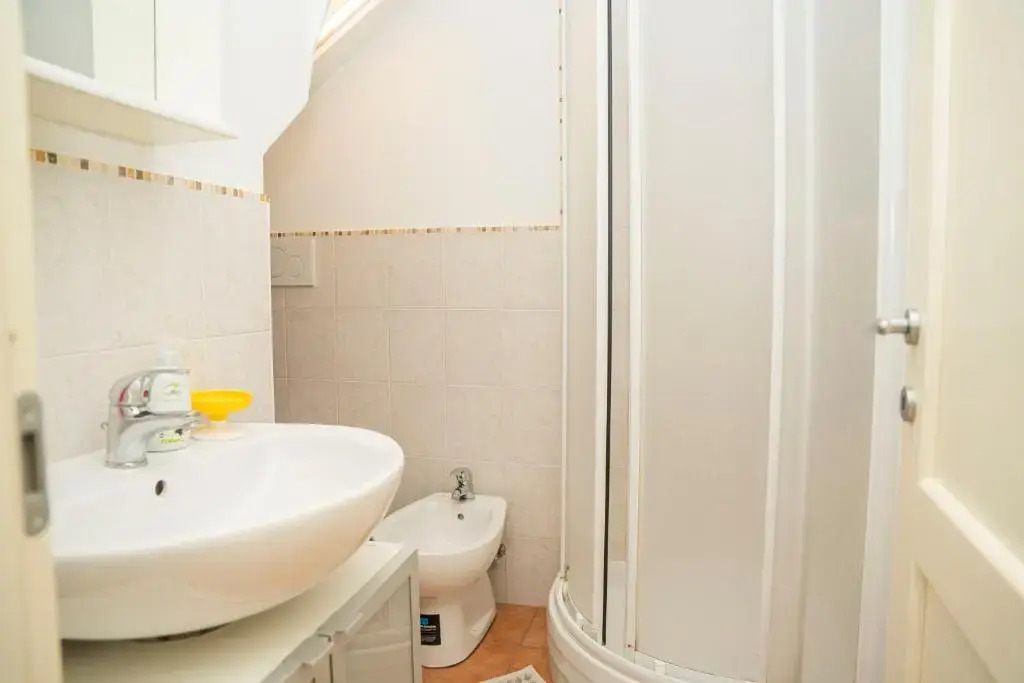096 - Casa al Borgo Cavi di Lavagna, 150 metri dal mare