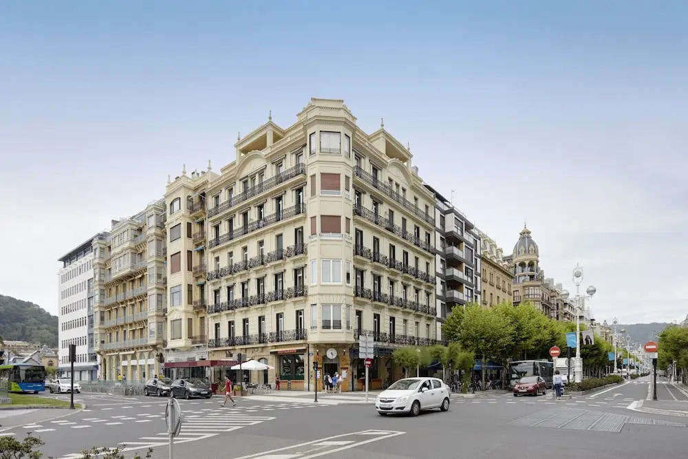 Apartment La Concha Suite 2 by FeelFree Rentals