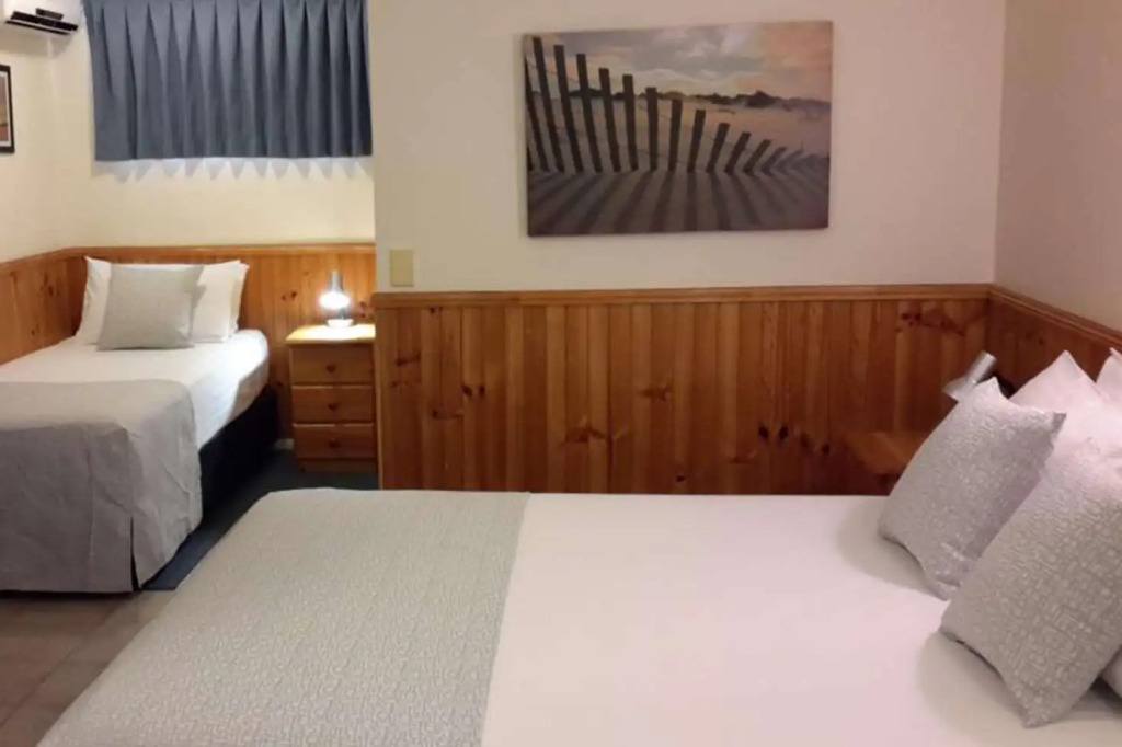 Twin Towns Motel