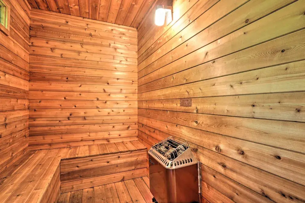 Gatlinburg Chalet: Hot Tub, Sauna + Mountain View