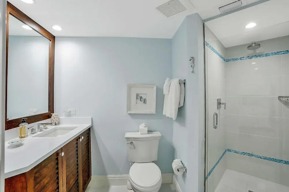 Beachfront Condo With 180-degree Views and Pool