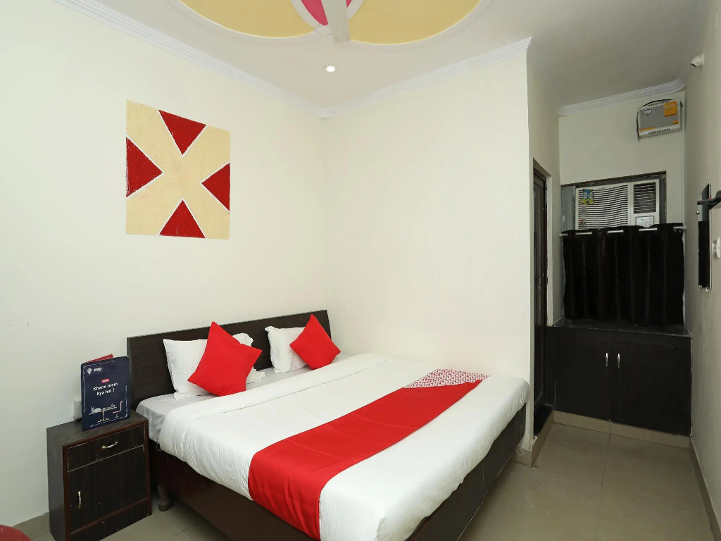 OYO 26806 Hotel Radha Krishna