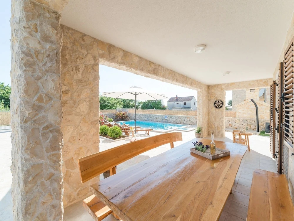 Beautiful Villa in Privlaka With Heated Swimming Pool