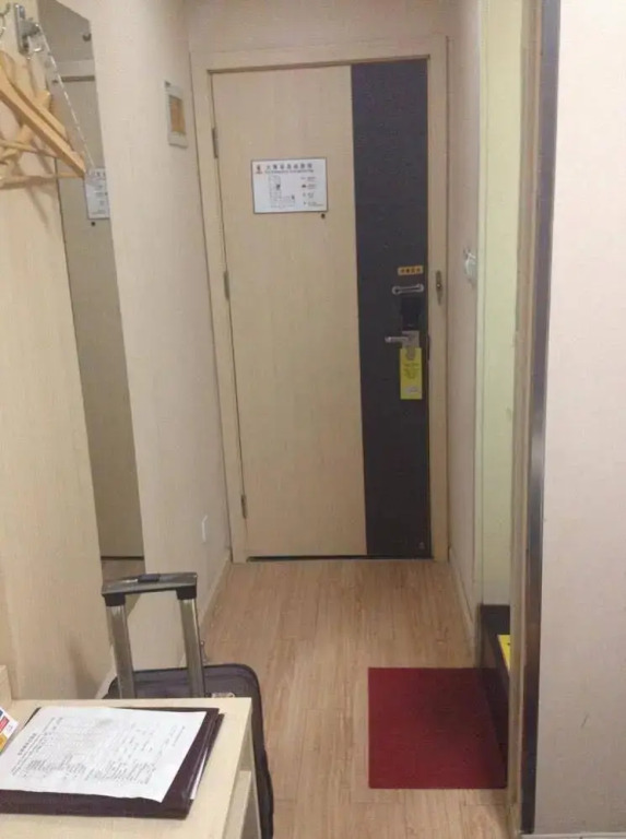 Super 8 Hotel Jinan Railway Station Square