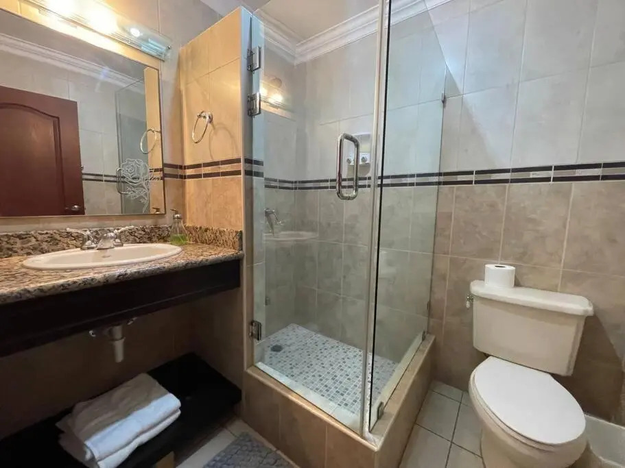 Full Apt. 2BD Near Malls and Rts(2A)
