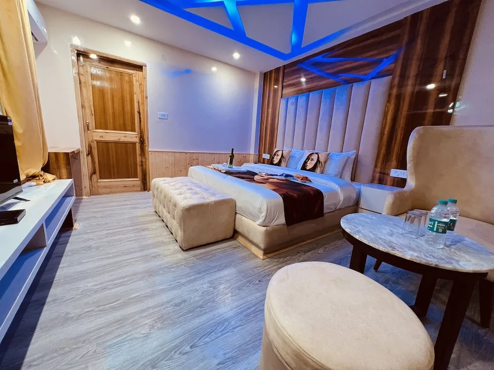 Hill River Resort By West Western -Property of the Year 2024-25 - Central Heated & Air Cooled, Near Mall Road