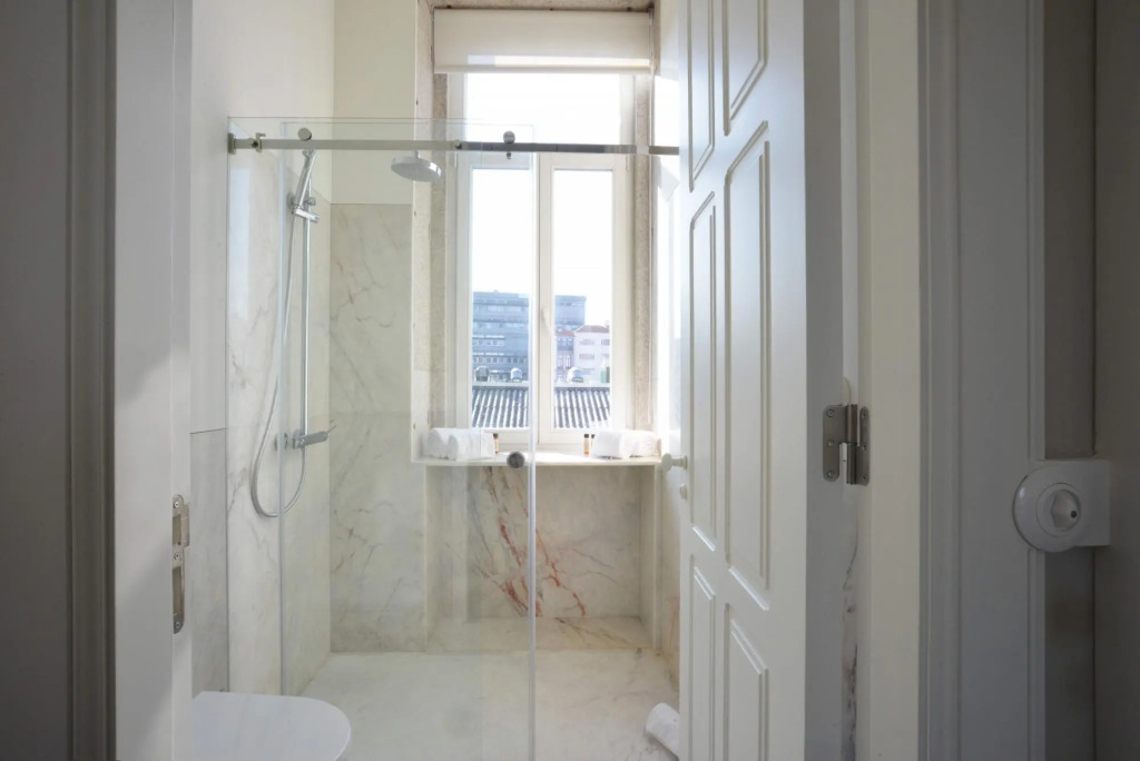 Market 2A in Oporto With 2 Bedrooms and 2 Bathrooms