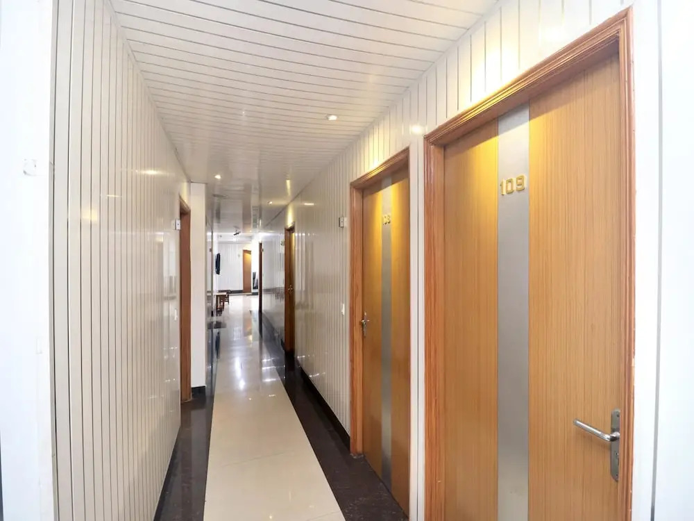 OYO 14533 Hotel Mohan