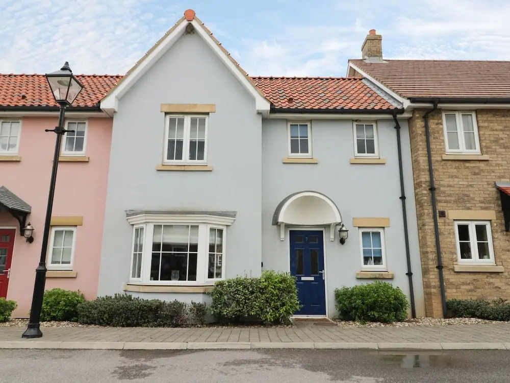 Blue Bay, The Bay, 2 bedrooms with ensuites, parking bay, 2 dogs welcome