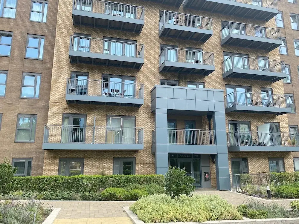 Sunny Gardens 3-bed Apartment in London