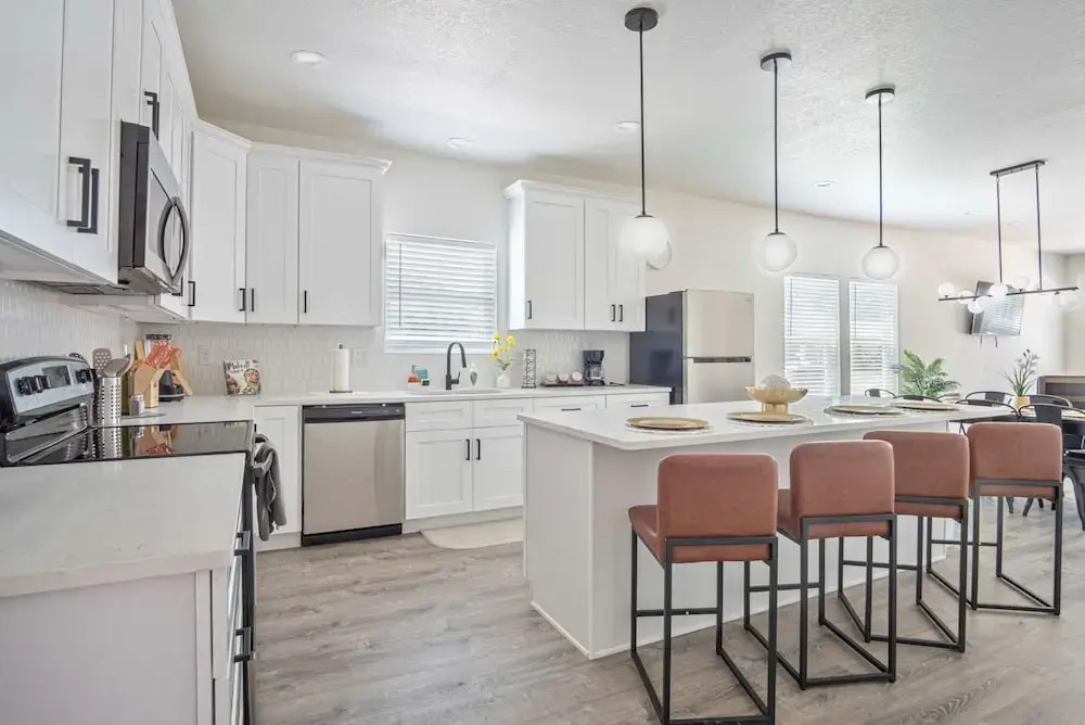 Generous 5BR 3BA Haven Close to Alamo Riverwalk