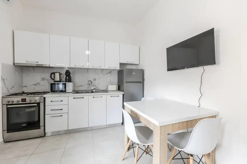 Elegant Apartment Comfort in Shkod r s Heart