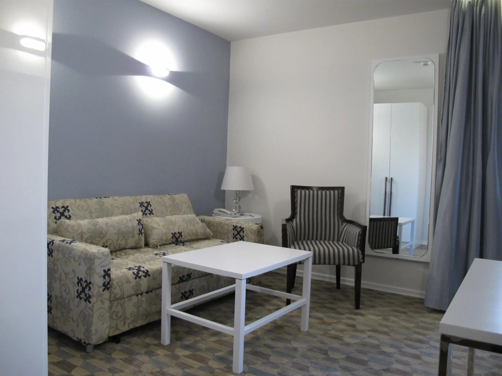 Best Western Regency Suites