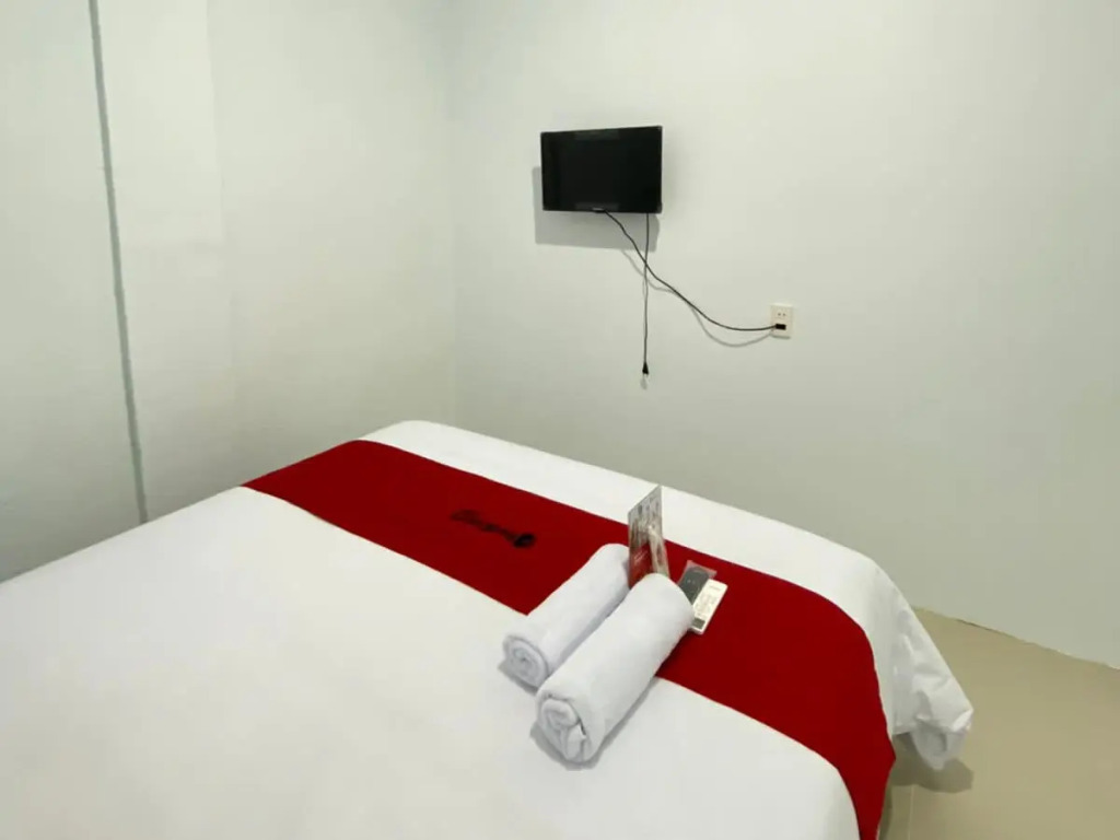 RedDoorz near Thamrin Plaza Medan 2