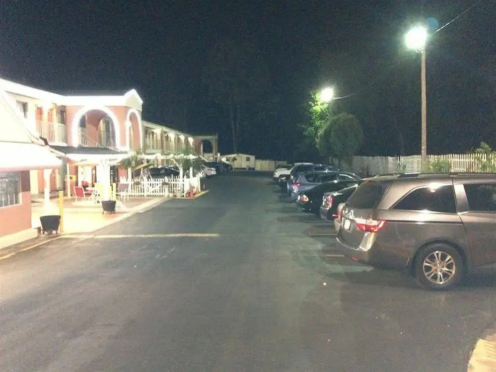 DELUXE INN augusta