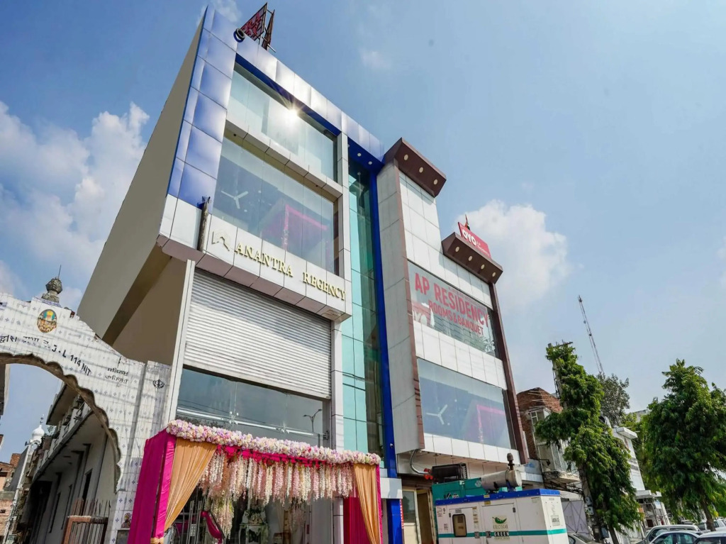 OYO Flagship 70056 Grand Inn Residency