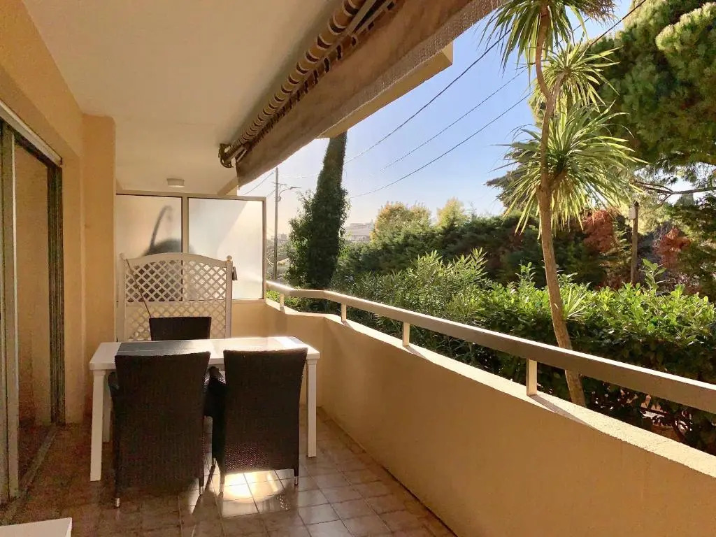 Antibes Juan les Pins center,1 bedroom apart, pool