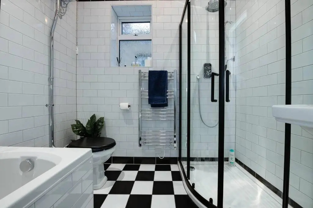 Super stylish, large 3 bedroom Victorian House in Southsea