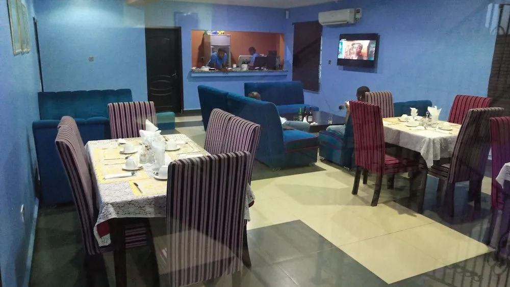 Hard Break Hotel and Suite