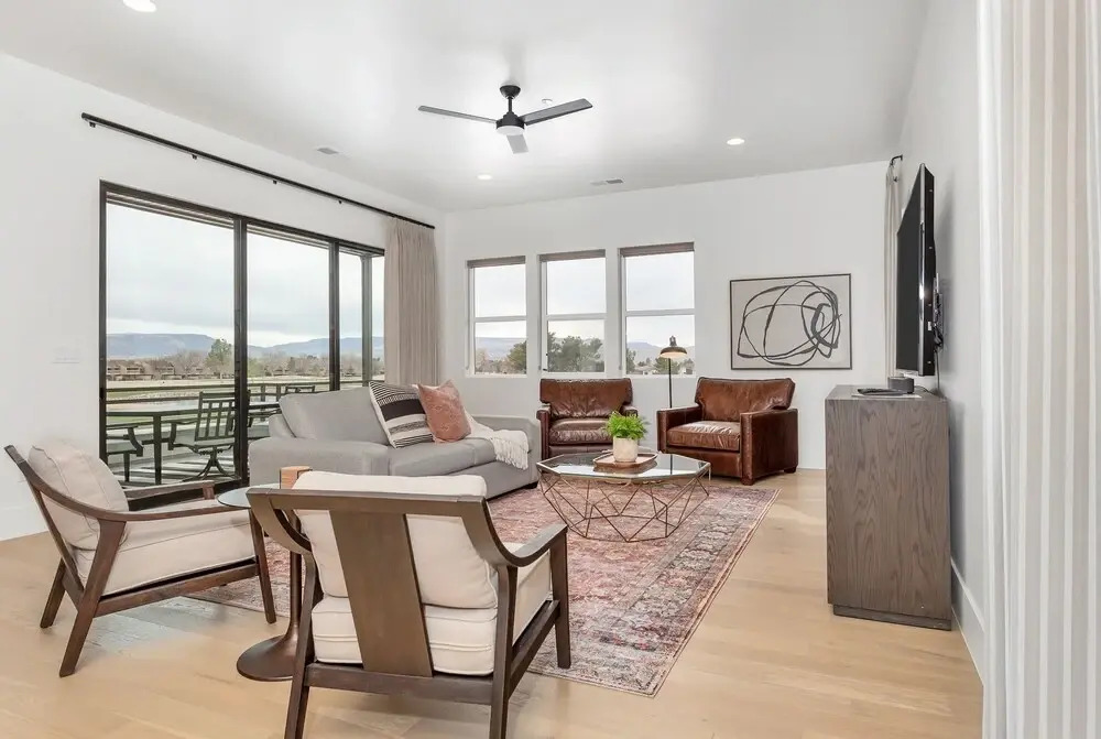 20 At Bloomington Country Club 3 Bedroom Condo by Redawning
